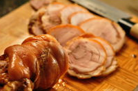 10、无骨酱肘子,第二天把肘子取出，去掉棉线和纱布，切薄片，搭配喜欢的蘸料即可