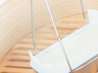 8、玫瑰藕糕,重新上锅,蒸10分钟。