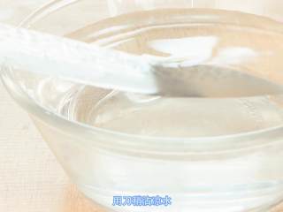 11、玫瑰藕糕,刀沾凉水。