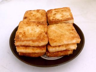12、＃吃豆腐＃鱼香豆腐,逐一煎好的豆腐块