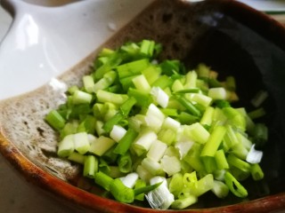 4、家宴菜谱~年年有鱼之皮蛋豆腐,小葱切葱花