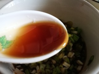 12、家宴菜谱~年年有鱼之皮蛋豆腐,加入香油