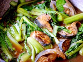 21、鲐鱼小白菜#烟台特色#,即可出锅、一锅鲜美无比又营养丰富健康的鲐鱼小白菜就大功告成了