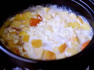 13、一碗汤+苹果百合酒酿蛋花羹,大火烧开后、看见鸡蛋液成块状后