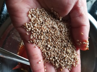 8、让人意犹未尽的凉拌意式面条,熟芝麻,这样一来就非常香啦