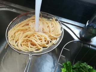 12、让人意犹未尽的凉拌意式面条,冷水冲一下