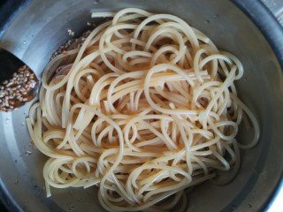 13、让人意犹未尽的凉拌意式面条,沥干水分备用