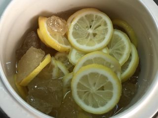 7、柠檬膏,2小时的样子，已经析出水分了。