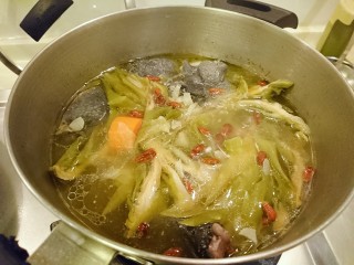 11、霸王別姬,起鍋前下枸杞、鹽巴調味。再煮個10分鐘就可以了！