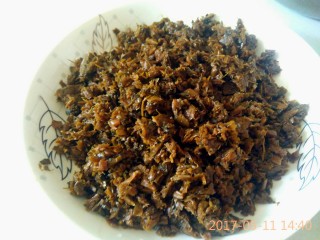 5、四川咸烧白（家庭版）,芽菜倒出来是这个样子的