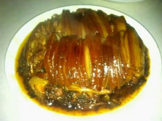 18、四川咸烧白（家庭版）,来一张以前蒸的图片，分量有点儿多。自己做就是料足。