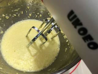 5、香脆芝麻饼,把至两都都混合在一起