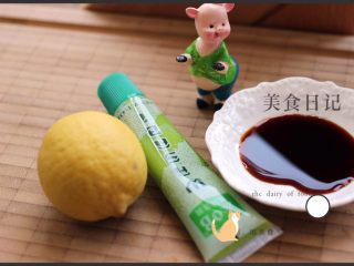 8、辣根海蛎子#人民的美食#,准备辣根的蘸料材料、这是味极鲜、辣根和柠檬