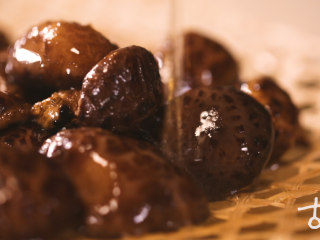 5、【醉香蕈】一颗喝醉的香菇,拯救换季不安的食欲,用浓茶将油气冲尽;