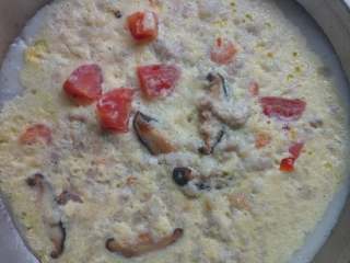 8、简单家庭版的肠粉,蒸上6～7分钟就好了