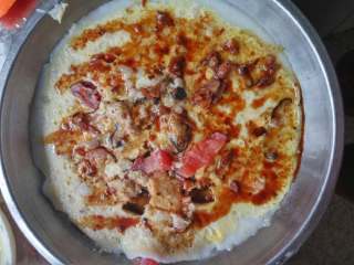 9、简单家庭版的肠粉,淋上美味酱汁就可以吃了