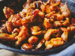 16、宫保鸡丁(无油 健康低脂),再加入胡萝卜 翻炒一会至收汁