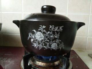 12、爆裂纹茶叶蛋，早餐来两个。,大火煮开。