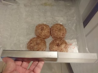 9、日式漢堡肉套餐,冷凍！下次要用時，直接拿出，不需解凍，直接平底鍋加蓋即可料理！