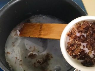 16、桂雨山药,放适量糖桂花，搅拌至透明