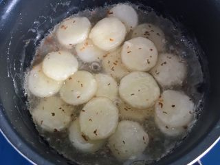 18、桂雨山药,山药翻拌均匀了就可以出锅装盘了