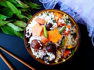 21、好吃到飘起来的田园菜拌葱油饭,翻拌一下在拍个照，好饿，开吃了~