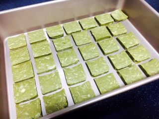 12、草稿1513524906,切好的片放入烤盘里。