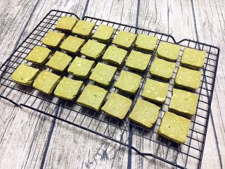 14、草稿1513524906,烤好后放晾晒网晾凉食用或者放入密封罐保存。