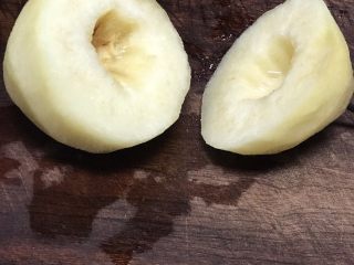 4、冰糖炖雪梨,挖空，稍微挖深一点