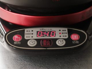 8、苦瓜黄豆排骨煲,大火先煮十五分钟，