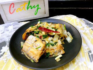 12、【cathy边吃边营养】香煎带鱼,完美，开吃~