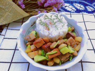 18、百里香杏鲍菇杂蔬肉丁,加上几根百里香，烈日炎炎的夏季里，顿时胃口大开开胃又提神醒脑