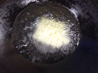 2、油炸薯条（家庭版）,多油，大火炸土豆条。