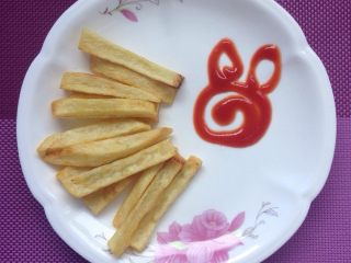 5、油炸薯条（家庭版）,装盘，加入适量番茄酱，完成！