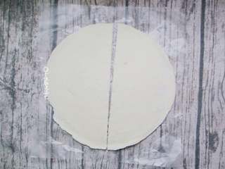 2、家庭版的法风烧饼,从中间切开