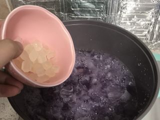 12、紫薯银耳汤,最后，待紫薯煮化，汤呈紫色后，加入冰糖