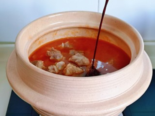 9、冬日暖心菜 罗宋浓汤,再加入生抽。