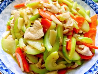 16、吃鸡+蚝香西葫芦炒鸡胸,成品,西葫芦炒鸡胸,简单又美味,鸡胸蛋白质高脂肪低,食用很有益于保持身材喔