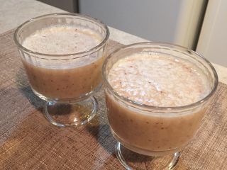 6、山药雪梨健脾饮,倒入杯子中，即可饮用，味道很爽快！