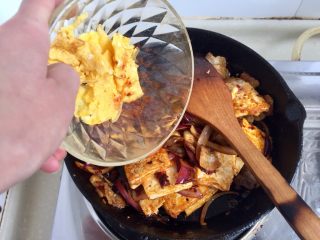 29、给回锅肉找个伴儿➕回锅豆腐回锅肉,加入炒蛋