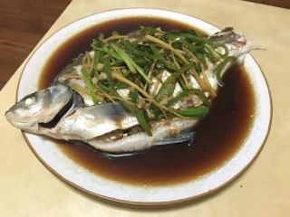 13、「吃货久久」这样蒸鱼我一人可以吃一条,切的丝都是熟的 粘着汁吃很香很开胃