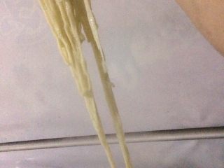 6、扯面,下锅煮熟～浇上爱吃的卤，