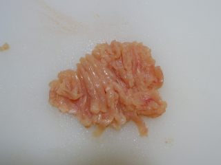 5、南瓜炒米粉,鸡肉洗净切成细丝