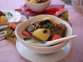 21、肇实灵芝片煲肉骨汤,成品图一