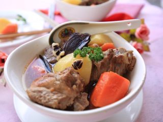 23、肇实灵芝片煲肉骨汤,再来一张成品图????开吃吧！