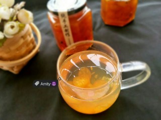 8、金桔膏,休闲时刻来一杯，喉咙不舒服来一杯，咳嗽来一杯。热水温水冰水都可以冲的哦????没事可以多喝。对喉咙好的????