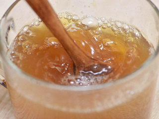 9、养颜花膏,饮用时，取1-2勺，温水冲泡。