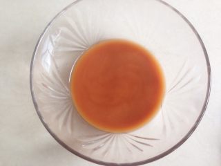 7、酸甜豆腐条,调成酱汁。