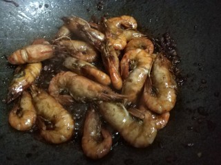 8、爆炒大头虾,炒汁汤汁收干