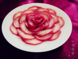 6、红酒雪梨,切片，摆出自己喜欢的形状，即可